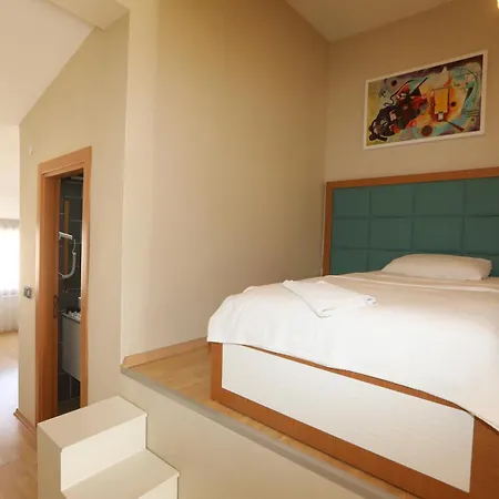 Mezzo Hotel 3*